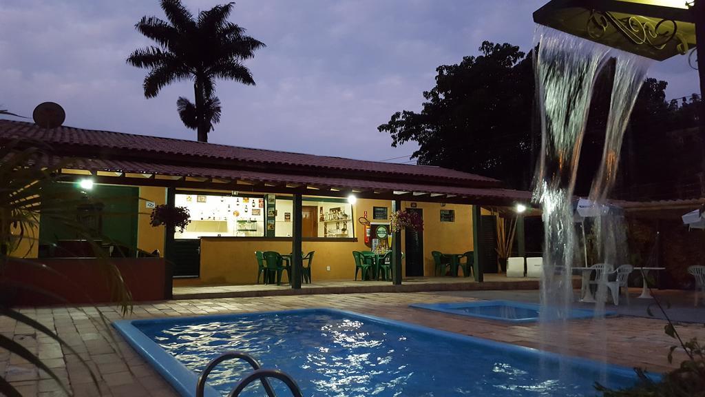 Três