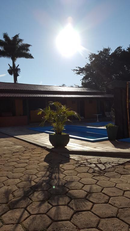 Três